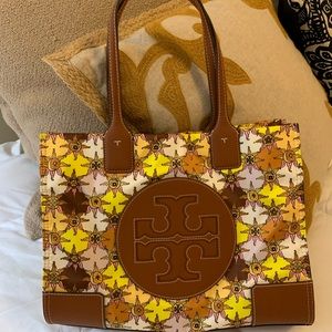 Tory Burch tote bag, gorgeous design nylon bag with leather details. Like new